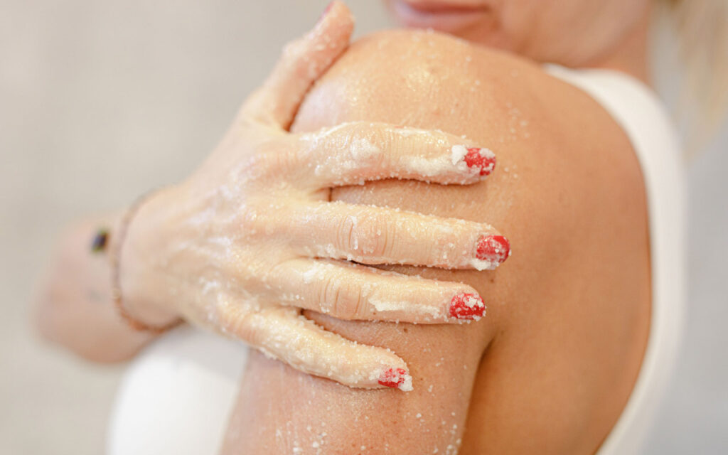 Come preparare la pelle per l'abbronzatura: la skincare estiva perfetta