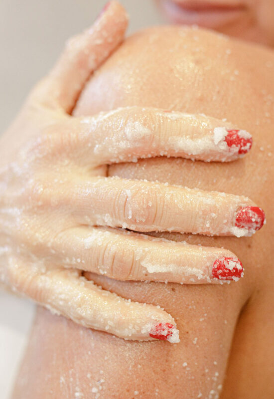 Come preparare la pelle per l'abbronzatura: la skincare estiva perfetta